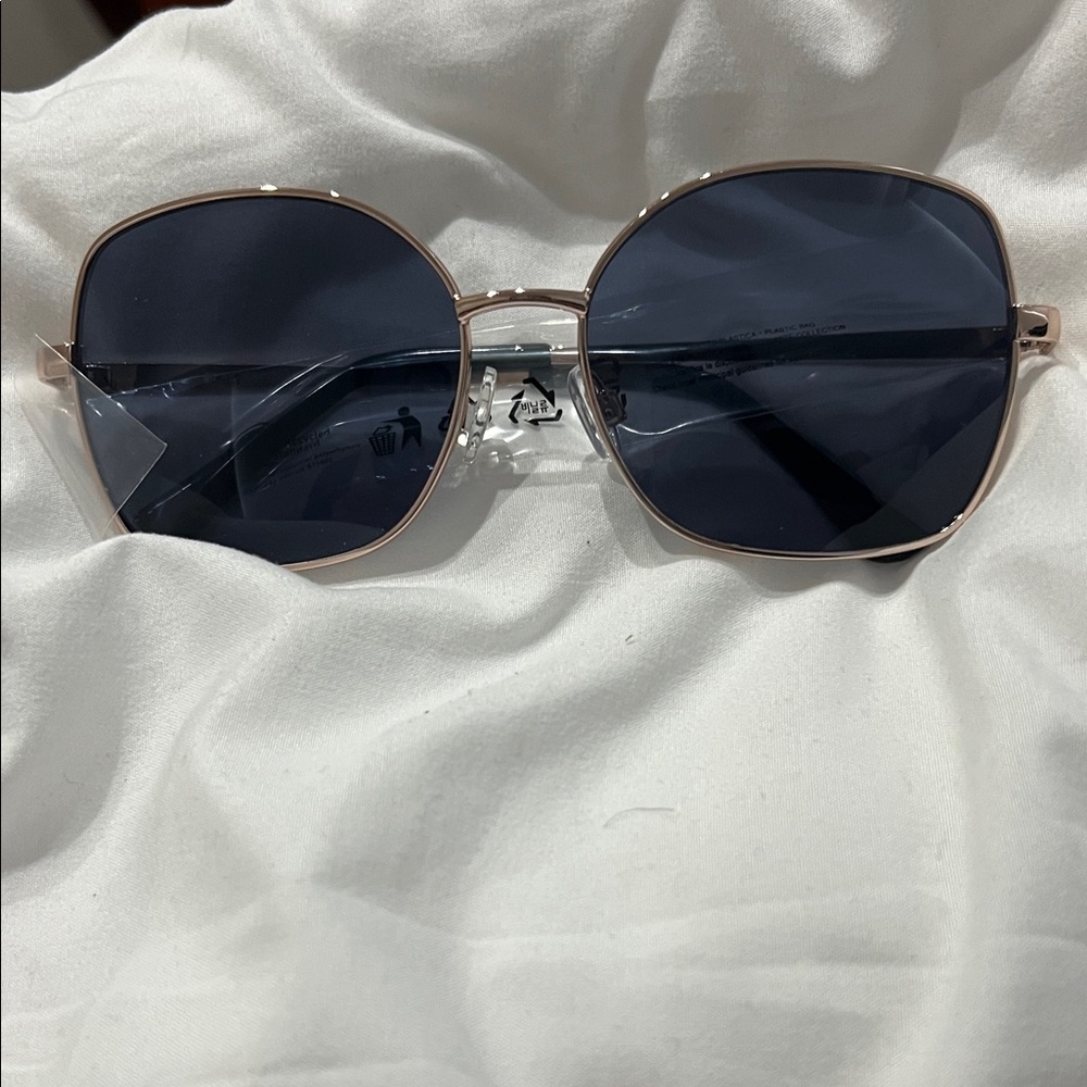 Allure shiny gold aviator style sunglasses NWT